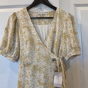 NWT Laguna Floral Wrap Midi Dress
